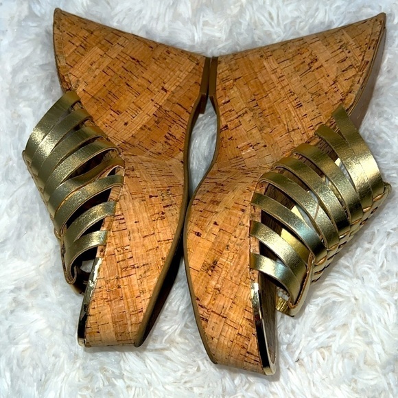 Aldo gold wedges- size 8 - Picture 2 of 8